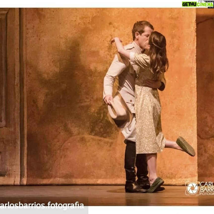 Caridad Canelón Instagram - Te esperamos en estas tres nuevas funciones que se abrieron a petición del público! SÁBADO 4 PM. DOMINGO 11 AM y 4 PM. Reposted from @carlosbarrios.fotografia (@get_regrann) - 𝑪𝒂𝒔𝒂𝒔 𝑴𝒖𝒆𝒓𝒕𝒂𝒔 . "La gente siempre es buena en esta tierra. Los malos no son gente". Miguel Otero Silva . . Versión: Jan Vidal @janvidalr Dirección: Javier Vidal @javiervidalpradas Producción: Evelin Nava @evelinnavaproducciones . . . #casasmuertaslaobra #literarura #artesescenicas #migueloterosilva #teatro #actuación #actriz #actor #actingphotography #venezuela #caracas #teatrochacao #centroculturalchacao - #regrann