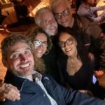 Caridad Canelón Instagram - Feliz noche. Felicidades Mauricio!🌞 Maravilloso Cumpleaños de este gran artista y hermano!@mauriciodonelli Un espacio encantador @vizio_ristorante con un especial grupo de amigos y una muy divertida noche.. Gracias. @norahsuarezoficial 👏👏🎭 @caric7 🌹🌹 @mauriciodonelli 🎂🎉 @socratesserrano #cumpleaños #amigos#alegria# Siempre Adelante 🇻🇪