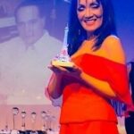 Caridad Canelón Instagram - Gracias querido Alberto por este hermoso recuerdo! Reposted from @yosoyalbertocimino #caridadcanelon @caric7 ganadora de la pasada edición de #premioseluniversodelespectaculo #2018 por #votacionpopular como #villana del año por su actuación en la telenovela #corazonteaicionado  #septiembre  #nominaciones #teatro #televisión #cine Premiamos #lomejordelespectaculo ...................................................................... Sintoniza de Lunes a viernes / 4pm a 6pm / #eluniversodelespectaculo /por 90.7 - #regrann