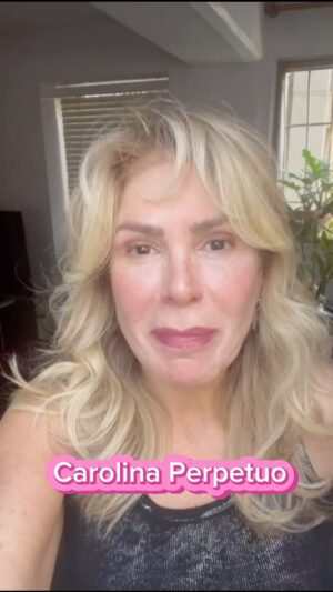 Caridad Canelón Instagram - ¡Descubre la magia de “Esperando al Italiano” junto a Teresa, Mariantonia, Rosalba y su amiga! 🇮🇹✨ Estas valientes mujeres decidieron unir fuerzas y formar una cooperativa para hacer realidad un sueño audaz: traer a un encantador italiano y compartirlo cada una durante un fin de semana.

En esta cautivadora obra, “Esperando al Italiano”, te invitamos a sumergirte en las emocionantes historias de Teresa, Maríantonia, Rosalba y su intrépida compañera Jacinta. Juntas, se embarcarán en una aventura única en la que explorarán el amor, la amistad y descubrirán cómo el deseo de vivir intensamente puede dar lugar a experiencias inolvidables.

Acompáñanos en este viaje lleno de risas, complicidad y descubrimientos, mientras estas amigas se sumergen en la cultura italiana durante sus inolvidables fines de semana con el enigmático italiano. Juntos, explorarán los matices de la amistad, el amor y las pasiones que despiertan en el corazón.

No te pierdas la oportunidad de ser parte de “Esperando al Italiano”, una obra que celebra la valentía, la amistad y la búsqueda de la felicidad. ¡Ven y déjate llevar por esta historia que te hará reír, soñar y emocionarte!

Acompáñanos este Sábado 24  a las 7 pm y Domingo 25 a las 5 pm en nuestras dos únicas funciones en el @cculturalchacao ✨✨✨

Entradas a la venta en las taquillas del @cculturalchacao o por @liveri.ve ✨✨

#EsperandoAlItaliano #Teatro #Amistad #Amor #Cooperativa #Aventuras #CulturaItaliana #FinesDeSemanaInolvidables #Pasión #JeanPiero