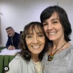 Caridad Canelón Instagram - Aquí feliz con mis queridos @soymariale @antoniodelli y @martinhahn_1 (2da foto) agradecida por su invitación a participar como actriz invitada en el seriado @viviryconvivirvenezuela con el personaje "Cristina". Vivir y Convivir Escrito y dirigido por Martín Hahn Elenco: @soymariale @stephycardone @igualitaquetu @igualitoquetu @gala_antonieta @claudiamercedesrojas @grecia.augusta Producción: @marcogodoy6 Equipo Técnico: @canuto07 @soybetolo @soymariamolina @zahensa @alex.mujica @gorettivc @debbieblanco_oficial Dirección de arte: Carlos Medina #actriz #actor #viviryconvivirvenezuela #backtowork