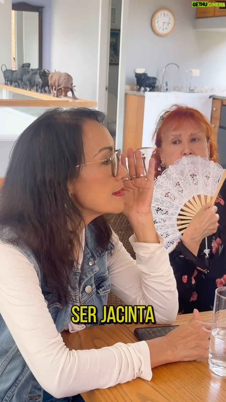 Caridad Canelón Instagram - ¡Prepárense para la comedia más esperada! 🎭 Este 18 de mayo, la ciudad de Valencia se llenará de risas en el club Ítalo de Valencia con la obra “Esperando al Italiano”. 🇮🇹 ¡No se pierdan a Tania, Caridad, Marcos, Marialejandra e Hilda en escena a las 5:30 pm! 🤣🎟️ Entradas en el CLUB ÍTALO DE VALENCIA Y POR @egreamigosuc ya quedan muy pocas!! ✨✨✨ #TeatroValencia #ComediaItaliana #Esperandoalitaliano #obradeteatro #valencia