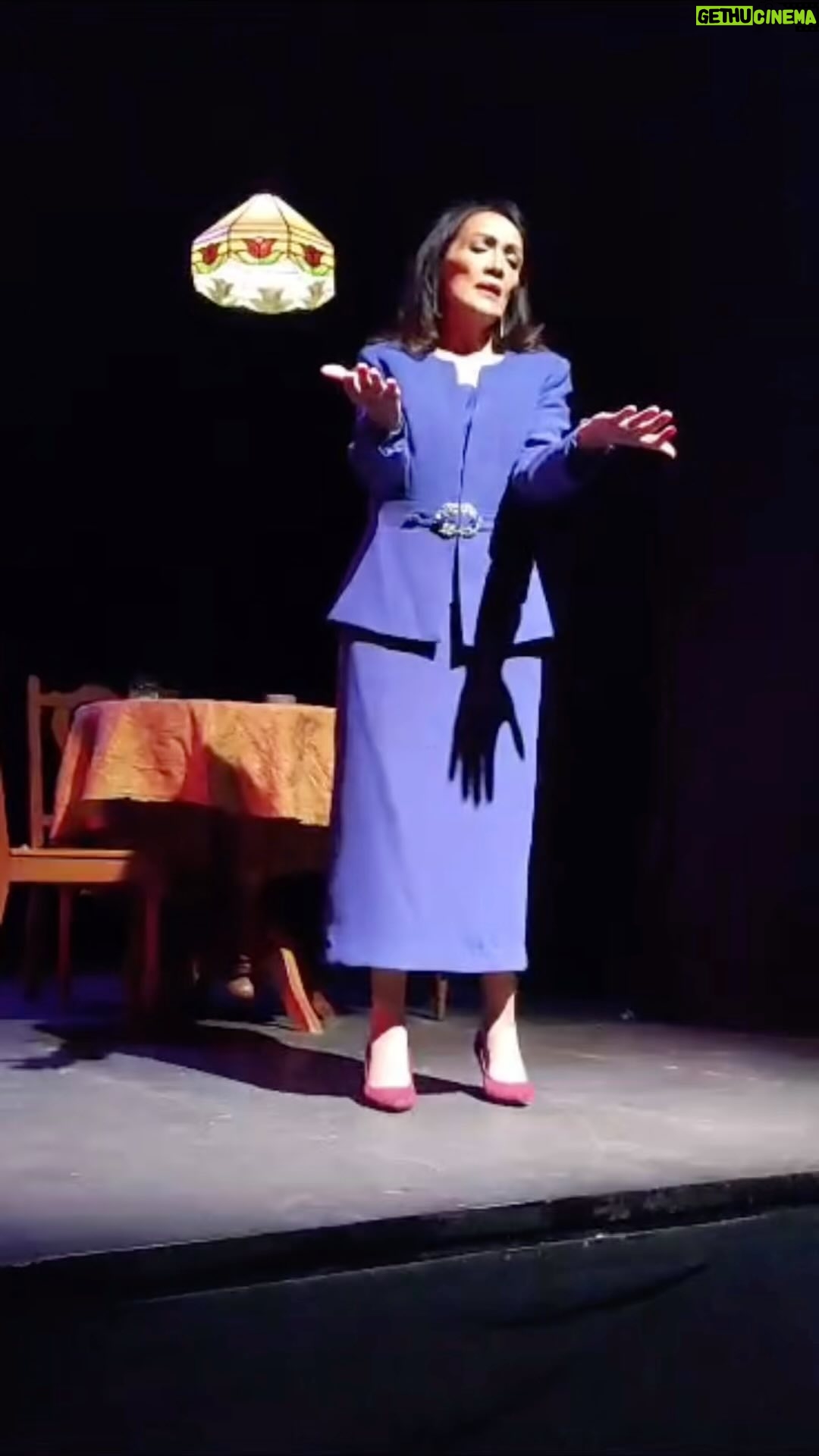 Caridad Canelón Instagram - ÚLTIMAS FUNCIONES Esperando al italiano, una comedia súper divertida con un toque de drama 🎭 HOY 🚀🚀🚀 5PM 🕔 En el @trasnochocult ✨✨✨ Entradas en las taquillas del teatro o por @ticketmundo_ve el link en mis historias 🚀🚀🚀 Una maravillosa obra escrita por nuestra gran dramaturga @marielaromero9118 Dirigida por @tulliocavalli y producida por @produccioneshildaabrahamz @danielagrate ✨✨✨ Con la participación de: @taniasarabia @caric7 @soymariale @marcos.moren @hildaabrahamzoficial Ven a divertirte con nosotros y pasa una tarde diferente 🤩 #Esperandoalitaliano #obradeteatro #MarialeMartin #TaniaSarabia #CaridadCanelon #MarcosMoreno #HildaAbrahamz