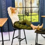 Carina Zampini Instagram - @portsaidoficial 👕 @annarossattiok 👖 @seluoficial @pilimartelb @justaosadia 👠 @lunagarzonaccesorios 💍 @christapia_mua 💄 @lomylan 🪞 @lukas.gomezz 💇‍♀️