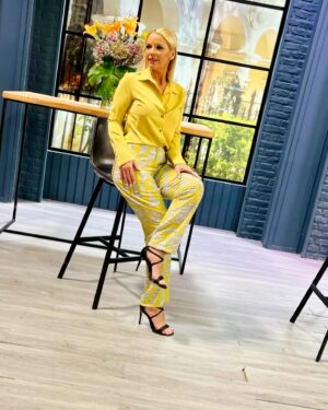 Carina Zampini Instagram - @annarossattiok 👗
@justaosadia 👠
@lunagarzonaccesorios 💍
@seluoficial 
@christapia_mua 💄
@lomylan 🪞
@lukas.gomezz 💇‍♀️