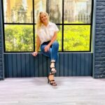 Carina Zampini Instagram - @annarossattiok 👗 @justaosadia 👠 @lunagarzonaccesorios 💍 @seluoficial @milisanzo.makeup 💄 @lomylan 🪞 @lukas.gomezz 💇‍♀️