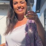 Carin da Silva Instagram - Happy Friday 🥂