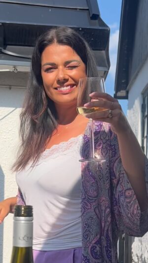 Carin da Silva Instagram - Happy Friday 🥂