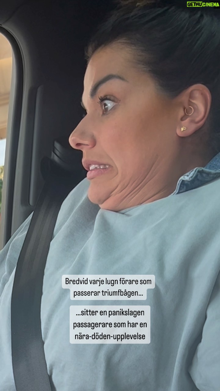 Carin da Silva Instagram - 1000 bilar från alla håll, en rosa limousine, en poliskontroll, en öl-cykelvagn och en marscherande orkester…. Ja det var bara några av de vi mötte när vi passerade triumfbågen igår….men Niklas höll sig lugn. Jag med….Not 😅