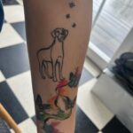 Carin da Silva Instagram - Älskade Leia ♥️ idag skulle du fylla 13 år. Det går inte en dag då jag inte tänker på dig och tårarna kommer väldigt lätt eftersom jag saknar dig otroligt mycket. Hoppas du blir firad ordentligt där på andra sidan regnbågsbron med tårta, hundben, köttbullar och leverpastej. Du kommer alltid ha en speciell plats i våra hjärtan (och på min arm:) Vi älskar dig ♥️♥️♥️