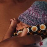 Carin da Silva Instagram - Livets resa!!! Ja, det är så jag och @mammasanningar sammanfattar våra dagar i Tanzania och på Nkinga sjukhuset som vi gjorde tillsammans med @lakarmissionen för tre veckor sedan. Vi fick se otroligt starka, fina men också hemska saker, något som vi berättar om i specialavsnittet av vår podd ”Våra Sanningar” som spelades in på plats och släpps idag, 217. EN DAGBOK FRÅN NKINGASJUKHUSET I TANZANIA Var beredda på starka känslor, tårar, skratt men framförallt hopp! Ni hittar avsnittet där poddar finns.   När man bor i ett land som Sverige så tar man vissa saker för givet. Saker som att tex föda sitt barn på ett sjukhus, omgiven av kunnig personal som gör att man känner dig trygg. Det är allt annat än en självklarhet i Tanzania men med hjälp av Läkarmissionens månadsgivare så kan fler och fler kvinnor få den möjligheten. Och detta kan vara skillnaden mellan liv och död för både mamma och bebis. När man är månadsgivare hos Läkarmissionen hjälper man bl.a. kvinnor till en säker förlossning. En gåva som räddar liv. Vi har sett det med egna ögon vilken enorm skillnad ni månadsgivare gör men det behövs mer hjälp och mer pengar. Bli månadsgivare och var med och gör skillnad. Varje krona räknas. Gå in på lakarmissionen.se/varasanningar Ni hittar en direktlänk i min profil. Det tar ca 2 minuter och just nu får du BÅDA Vivis böcker, En Mammas Överlevnadshandbok och En Mammas Överlevnadskokbok, som gåva när du blir månadsgivare. Slutligen har jag bara en sak att säga: TACK av hela mitt hjärta!! Tack också för att du läste ända hit och för att du förhoppningsvis vill bli månadsgivare och vara med och rädda liv. Tack!!! ♥️