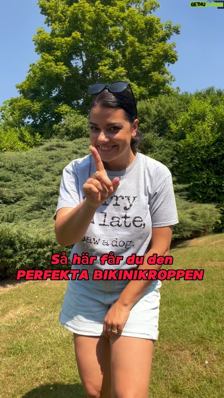 Carin da Silva - 20.1K Likes - ALLA har den PERFEKTA BIKINIKROPPEN!!!! Tro inte nƄgot annat. Vi Ƥr alla olika och det Ƥr det som gƶr oss speciella, unika och intressanta. Det finns ingen som har en bƤttre bikinikropp Ƥn nƄgon annan. Njut av sommaren. Du kommer inte skapa fina sommarminnen om du gƶmmer dig i vassen.
Jag har sjƤlv varit en person som fƶrsƶkt skyla mig fƶr att jag har varit osƤker ƶver min kropp. Men vet ni vad? INGEN BRYR SIG om hur jag ser ut fƶrutom jag sjƤlv. Alla har fullt upp med att tƤnka pĆ„ sig sjƤlva š