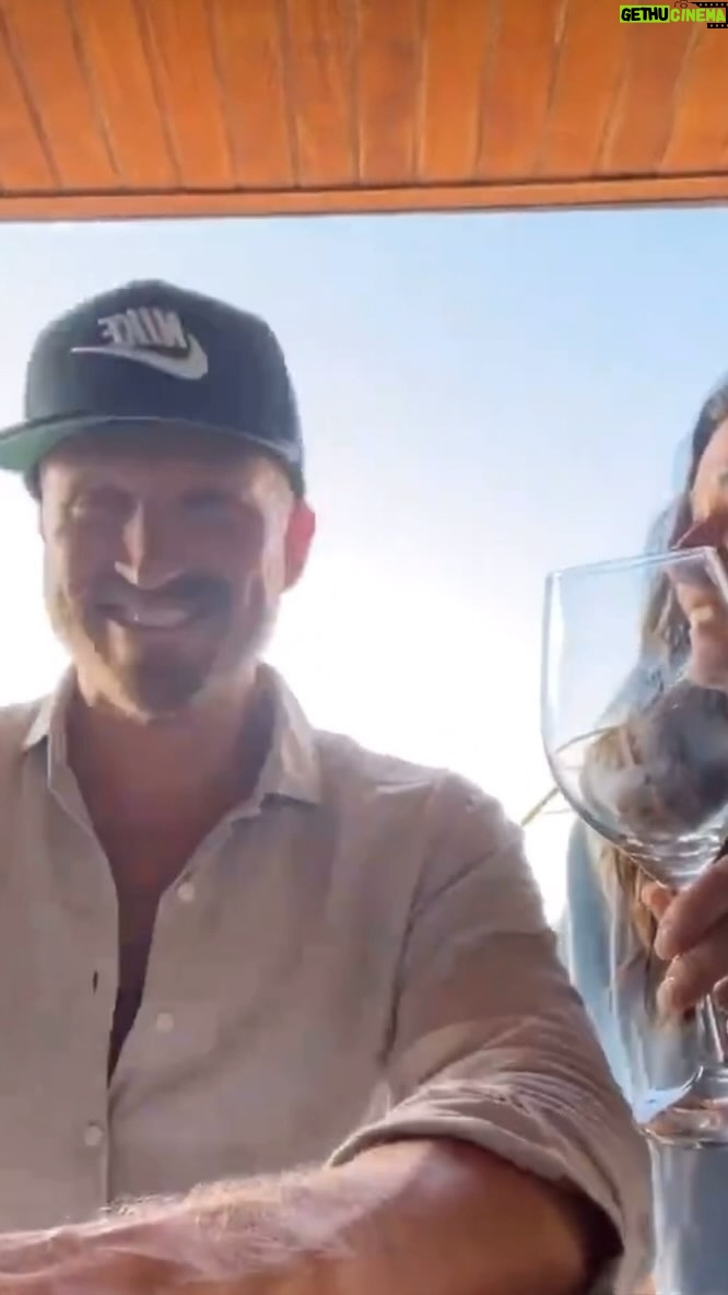 Carin da Silva - 11.8K Likes - Firar 14-Ć„rig brƶllopsdag med den hƤr fantastiska mannen idag. ā„ļø
Tack Ƥlskling fƶr att du stƄr ut med mig och gƄr med pƄ mina knƤppa idƩer.
Jag Ƥlskade dig dƄ, jag Ƥlskar dig idag och jag kommer Ƥlska dig i morgon.
Vi Ƥr ett bra team som fokuserar pĆ„ kƤrlek och respekt. Vi kƶr vidare 14 Ć„r till tycker jag. Minst!! ā„ļø