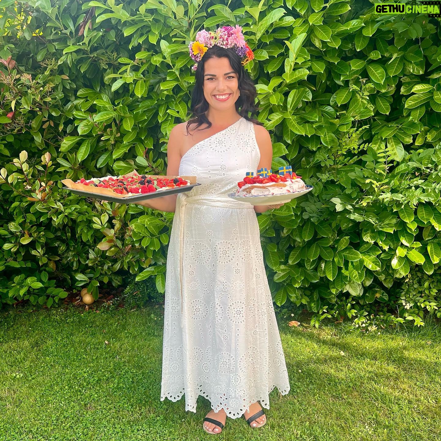 Carin da Silva - 8.8K Likes - Glad midsommar kƤra ni šø
Hoppas att ni fƄr en magisk dag med sƄng, dans, trevligt sƤllskap och att solen lyser pƄ er.
ā„ļø