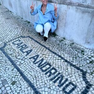 Carla Andrino Instagram - Dia Mundial do Teatro 🎭 #grataavida #vidadeactriz #quesorteaminha @freguesiasantoantoniolisboa