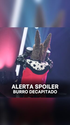 Carla Andrino Instagram - 🚨 ALERTA SPOILER 🚨 Chegou a hora de nos despedirmos do nosso maravilhoso Burro! 🥹😭

Desta vez, @aureamusica @jorgecorrula e @cesartmourao coincidiram os seus palpites e acertaram! 👏 

E aí desse lado, quem também achava que era @andrinocarla quem se escondia por detrás deste cabeçudo? ✨

#sic #amascara #quartaedicao #novatemporada #apresentador #investigadores #misterio #musica #revelacao #amascaraburro