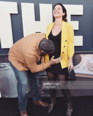 Carla Baratta Instagram - We had The best time at the premier of @thebearfx 🤩 Thank you @fxnetworks @hulu for having the 3 of us last night ⭐️ What an AMAZING show! Don’t miss it…!!! 
8 1/2 moths pregnant. Enjoying the last weeks of this yummy bump and cheeks 🐣 This mama is ready to take a break now (or maybe not😆)
.
Los 3 la pasamos buenísimo en el estreno de @thebearfx 🤩 Gracias @fxnetworks @hulu por invitarnos anoche ⭐️ Que show tan increíble, no se lo pierdan…!!! 
Con 8 meses y medio de embarazo. Disfrutándome las últimas semanas de esta panza y estos cachetes deliciosos 🐣 Creo que esta mamá está lista para tomar un descanso (o tal vez no 😆)