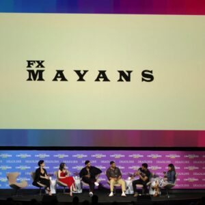 Carla Baratta Instagram - I’m so proud to be part of #MayansFx … 4 seasons…Wow 🔥 Thanks @deadline for having our  @mayansfx familia at the contenders panel. So honored to be surrounded by so many talented people, specially @claytoncardenas @sarahbolger @jdpardo #ElginJames 🔥 

Huge Thanks to my dream team for making me feel so empowered with 6 months pregnant 🐣  @amilasser @jessica.ahn @barbarapferrer @spellboundaida
.

Estoy muy orgulloso de ser parte de #MayansFx... 4 temporadas... Wow 🔥 Gracias @deadline por tener a nuestra familia @mayansfx como panelistas. Muy honrada de estar rodeada de tanta gente talentosa, especialmente @claytoncardenas @sarahbolger @jdpardo #ElginJames 🔥

Muchas gracias a mi equipo de ensueño por hacerme sentir tan empoderada con mis 6 meses de embarazo 🐣 @amilasser @jessica.ahn @barbarapferrer @spellboundaida