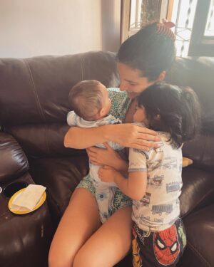 Carla Baratta Instagram - Mi universo en un abrazo matutino 💫 My universe in a morning cuddle