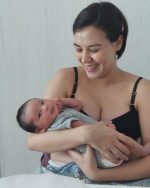 Carla Dunareanu Instagram - Thank you for making me a Mother. ❤️

Happy Mother’s Day to all the mums, stepmoms, aunts, grandmas or any one who’s taken on a mothering role. The world would not function without you. Or it may, but it would have no organization whatsoever. The laundry would never be done, food would never be on time and the emotional-safe-space would never be kept. Thank you for allowing us to be exactly who we were meant to be and loving us even when we fail. 

❤️