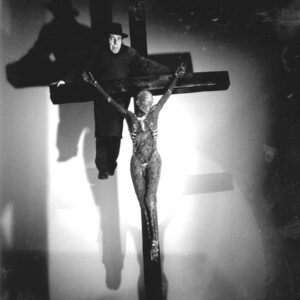 Carla Valentine Instagram - For Easter weekend: Here are images of a crucified plastinate entitled "Jesus" created from human bone and blood vessels, by Gunther von Hagens, for a Channel 4 documentary in 2012 "Crucifixion". B&W photos are Marco Sanges. Although many consider his work controversial and obviously some thought this was quite heretical, he insists that this work is not meant to be blasphemous but a true expression of his Christian values. I remember watching the documentary at the time and during filming I think he’d discovered he was terminally ill with Parkinson’s Disease and you could see his whole attitude of showmanship become very humble and reverent. It’s ironic he has discovered a way to preserve human flesh for posterity – they’ll “live forever”, as it were – but he is already dying. He says after his death he WILL be made into a plastinate and put on display as part of Bodyworlds.
#humanremains #plastinate 
#remains2beseen #crucify #crucifix #crucifixion #plastination #easter #gunthervonhagens #vonhagens  #bodyworlds #lent #crucified
#easter #easterweekend #jesus