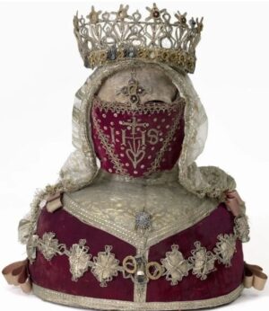 Carla Valentine Instagram - ❤️ My Valentine Countdown continues with a holy relic: a reliquary bust from the church of the Groot Begijnhof. I've always absolutely loved this bust from the 17th Century, kept under the altar in the Church of St John the Baptist, in Leuven. It's likely the remains of a Beguine, and features 8 bones including her skull, red velvet, gold thread  and some fake hair. You can see the skull behind the highly-decorated face veil; the the eye sockets just peering over the top. #remains2beseen #humanremains #bone #bones #skull #skulls #relic #reliquary #saints #valentinesday #bloodyvalentine #stvalentinesday #stvalentine #bloodyvalentine #february #valentinecountdown