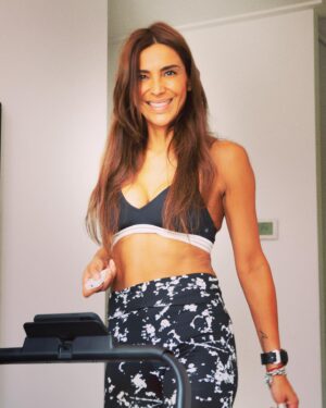 Carla Ballero Instagram - @martomsport y mi FunFit  acompañándome en estas fiestas con mi cardio en casa🎄✨ #RegalaDeporte #MartomSport