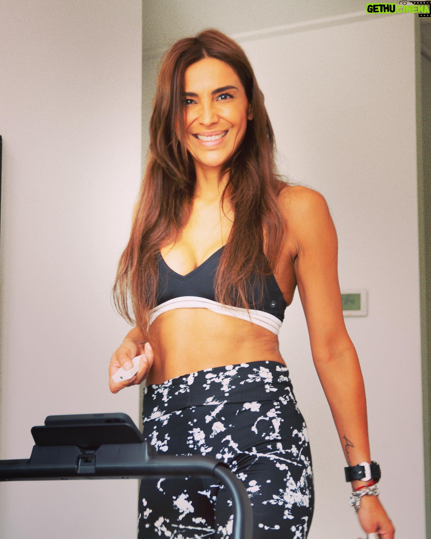 Carla Ballero - 807 Likes - @martomsport y mi FunFit acompaƱƔndome en estas fiestas con mi cardio en casašāØ #RegalaDeporte #MartomSport