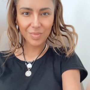 Carla Ballero Instagram - Holaaaa amigas linda . Estoy de vuelta con #nuskin . Todas las máquinas y descuentos conmigo en @sertumejorversion
#belleza