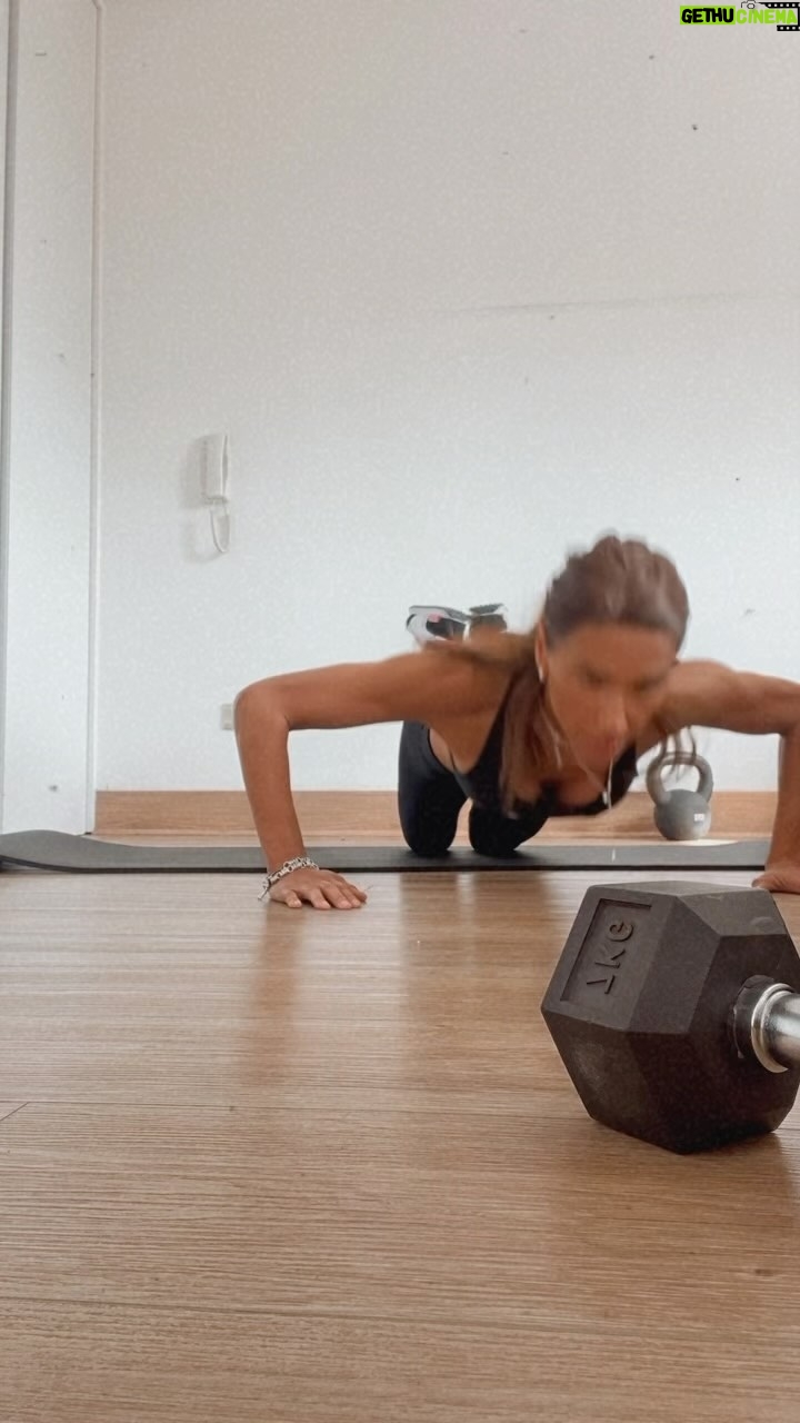 Carla Ballero Instagram - Entreno Beats mode