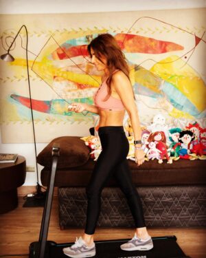 Carla Ballero Instagram - @martomsport y mi FunFit  acompañándome en estas fiestas con mi cardio en casa🎄✨ #RegalaDeporte #MartomSport