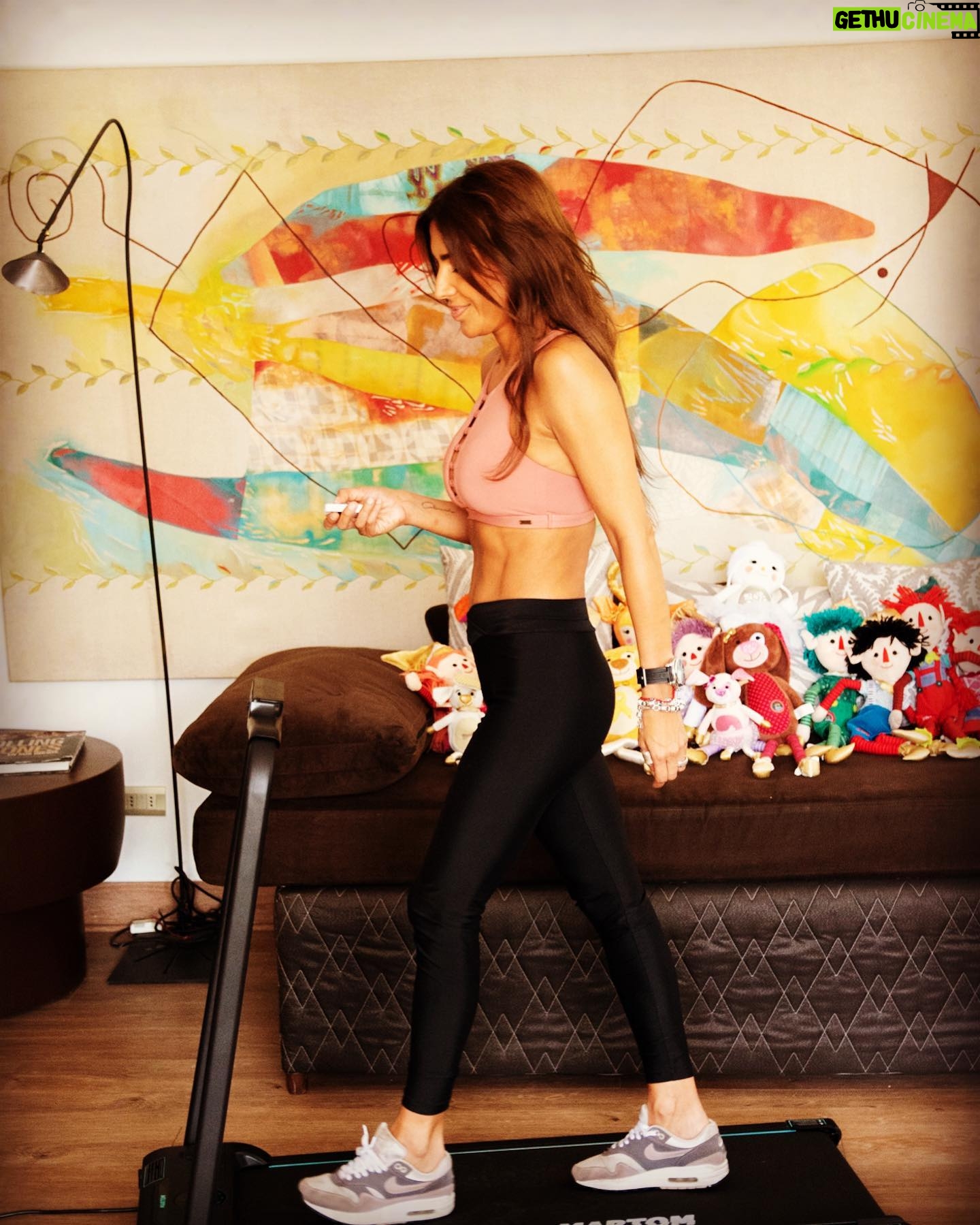 Carla Ballero - 807 Likes - @martomsport y mi FunFit acompaƱƔndome en estas fiestas con mi cardio en casašāØ #RegalaDeporte #MartomSport