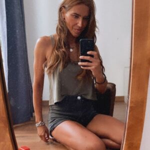 Carla Ballero Instagram - Q tengan un rico fin de semana 😘❤️🌞