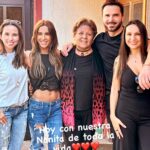 Carla Ballero Instagram - Ayer en el cumpleaños de mi amado viejo. 70 años. Y nos encontramos con las personas más importantes de nuestra historia aquí con mis hermanos . Y nuestra Nanita de toda la vida q nos cuidó siempre 🥰❤️. @sanchespachecogloria @balleroa @antonella_ballero Silvana Ballero.