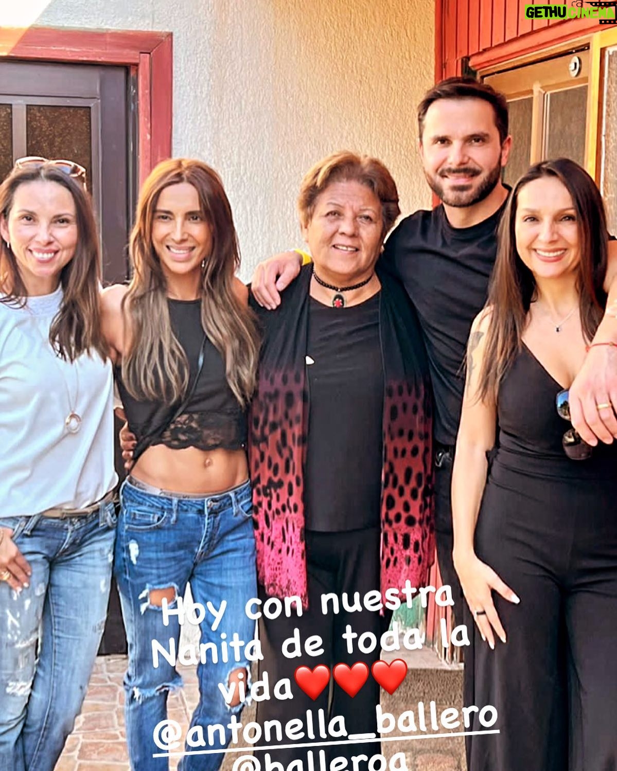 Carla Ballero - 3.3K Likes - Ayer en el cumpleaños de mi amado viejo. 70 años.
Y nos encontramos con las personas más importantes de nuestra historia aquí con mis hermanos . Y nuestra Nanita de toda la vida q nos cuidó siempre 🥰❤️. @sanchespachecogloria
@balleroa @antonella_ballero
Silvana Ballero.