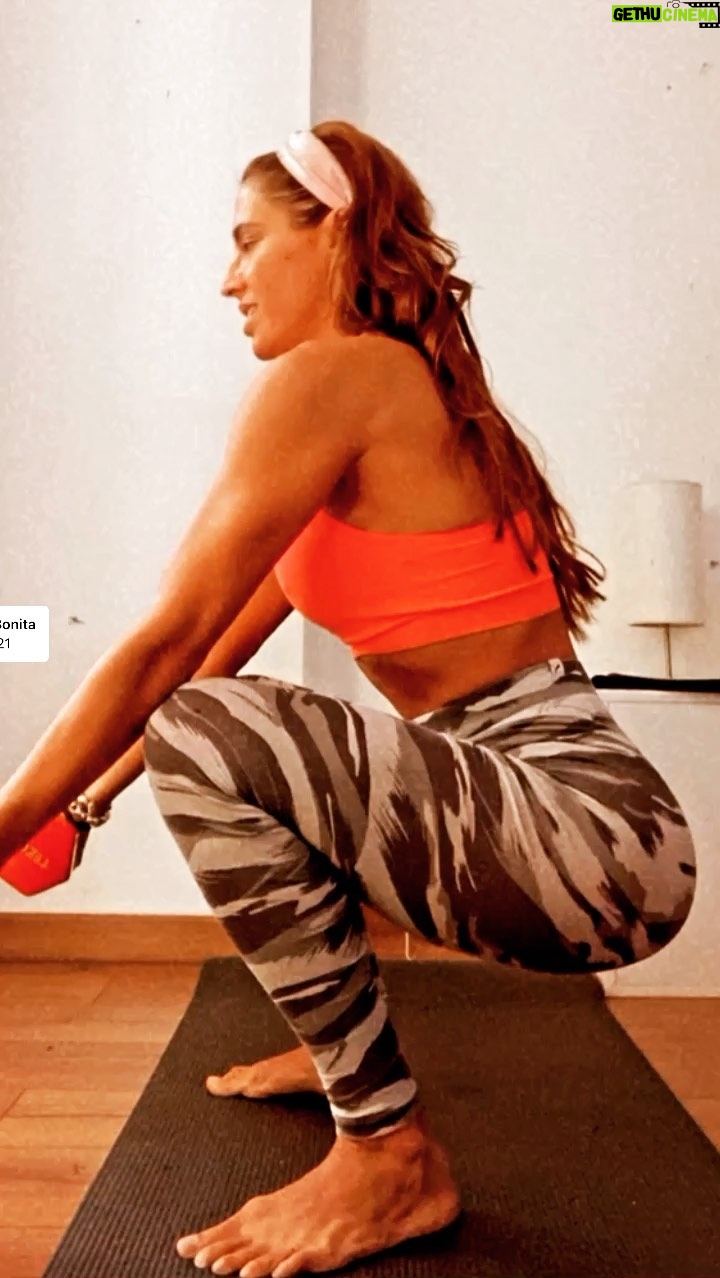 Carla Ballero Instagram - Entrenando con todo Todos podemos!! #viernes #entrenamiento #fit #vidasana