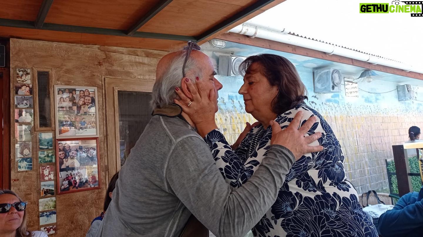 Carla Ballero - 802 Likes - Mis viejos!!
Pasan los aƱos y los veo cada dĆa mĆ”s enamorados.
Un milagro, un regalo ā¦mi familia ā¤ļøā¤ļøā¤ļøā¤ļøā¤ļø