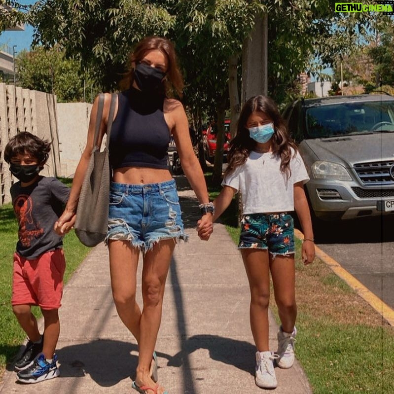 Carla Ballero - 2.4K Likes - A pasear con mis niños❤️❤️❤️.
#instachile .
#love