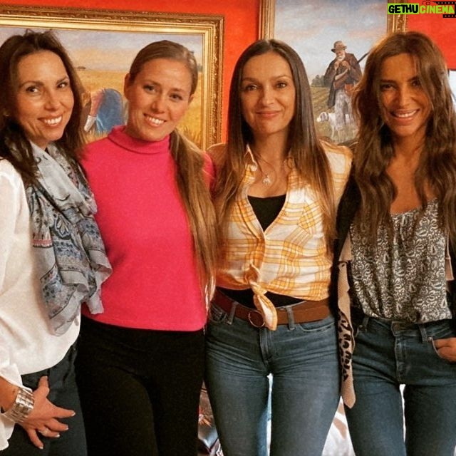 Carla Ballero - 758 Likes - Q bien lo pasamos aquĆ con mis hermanas @antonella_ballero @ludaksenofontova
Y Silvana Ballero ššš