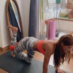 Carla Ballero Instagram - Entrenando glúteos #entrenamiento #fitness #vidasana