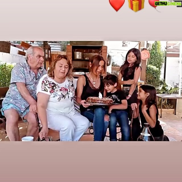 Carla Ballero - 1.3K Likes - Segunda parte del cumpleaƱos š
Con los Nonos
#familia
#abuelos
#losamo