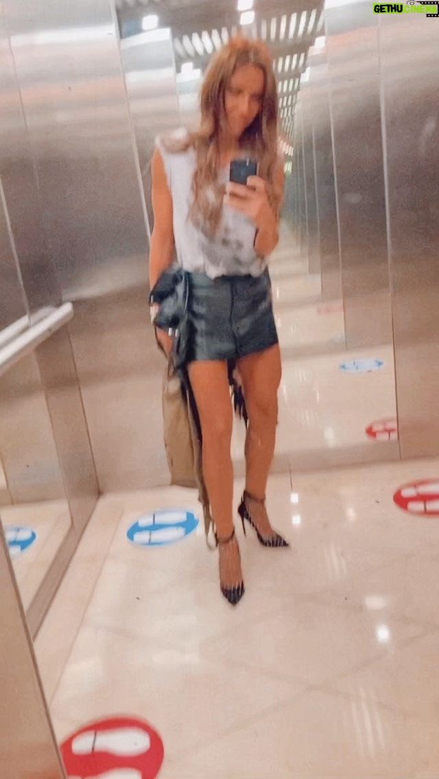 Carla Ballero - 1.1K Likes -