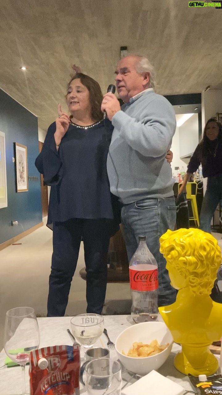 Carla Ballero - 1.8K Likes - Mis papƔs. Son las mƔs bellas almas que conozco.
@ceciliavballero mi mamĆ” Ćlvaro Ballero mi papĆ”.
#felizcumpleaƱos #hermanos