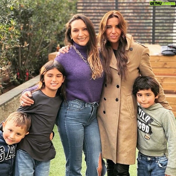 Carla Ballero Instagram - Te amo hermana @antonella_ballero . Eres de otro planeta