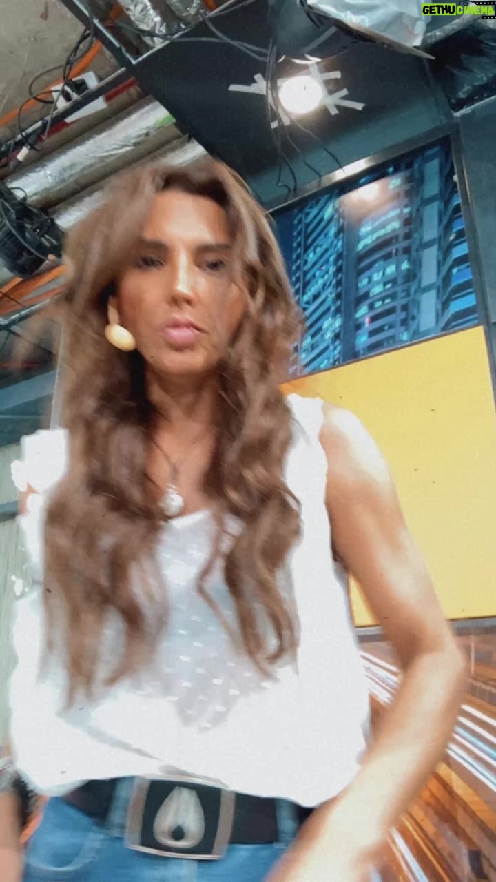 Carla Ballero - 1.6K Likes -