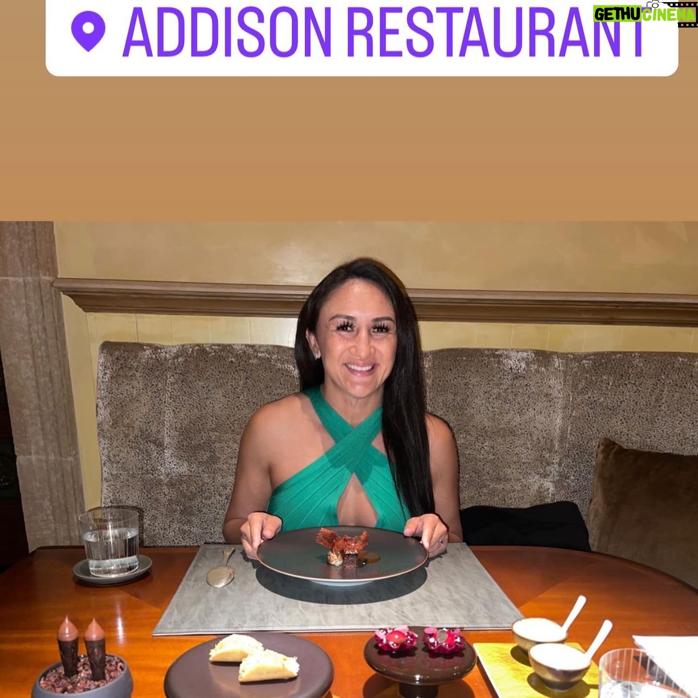 Carla Esparza Instagram - YEE! Alas, after 10 years I have finally received the coveted Yelp Elite BLACK BADGE π€©π€!!!! Post fight foodie frenzyβs were standard practice π€€ I have had so much fun exploring anywhere and everywhere from hole in the wall spots, to food trucks, to fine dining, and every other business under the sun. Thanks to all of the friends who patiently awaited my food pics before digging in (the camera eats first π
). πππππ #yelpelite #yelpelite2024 #yelpeliteblackbadge