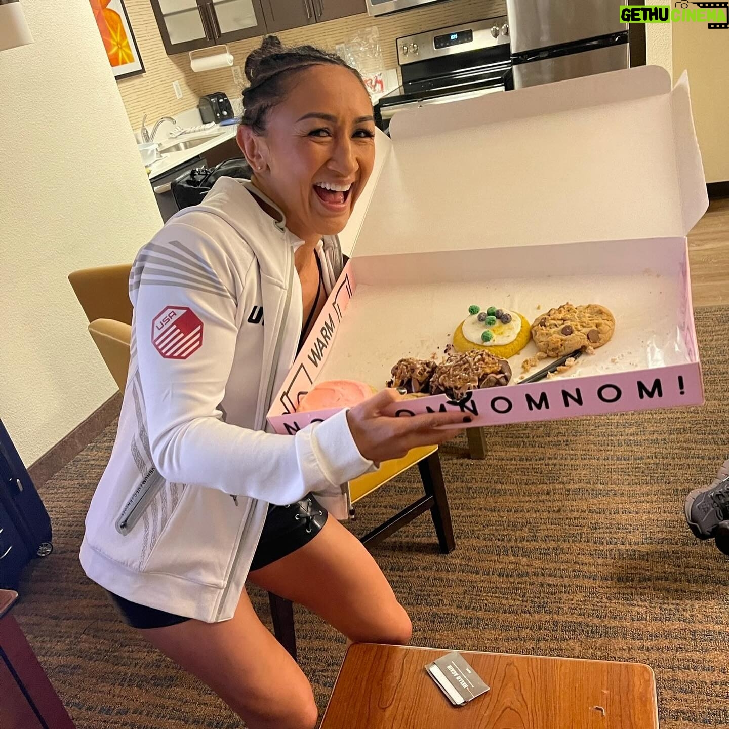 Carla Esparza Instagram - YEE! Alas, after 10 years I have finally received the coveted Yelp Elite BLACK BADGE π€©π€!!!! Post fight foodie frenzyβs were standard practice π€€ I have had so much fun exploring anywhere and everywhere from hole in the wall spots, to food trucks, to fine dining, and every other business under the sun. Thanks to all of the friends who patiently awaited my food pics before digging in (the camera eats first π
). πππππ #yelpelite #yelpelite2024 #yelpeliteblackbadge
