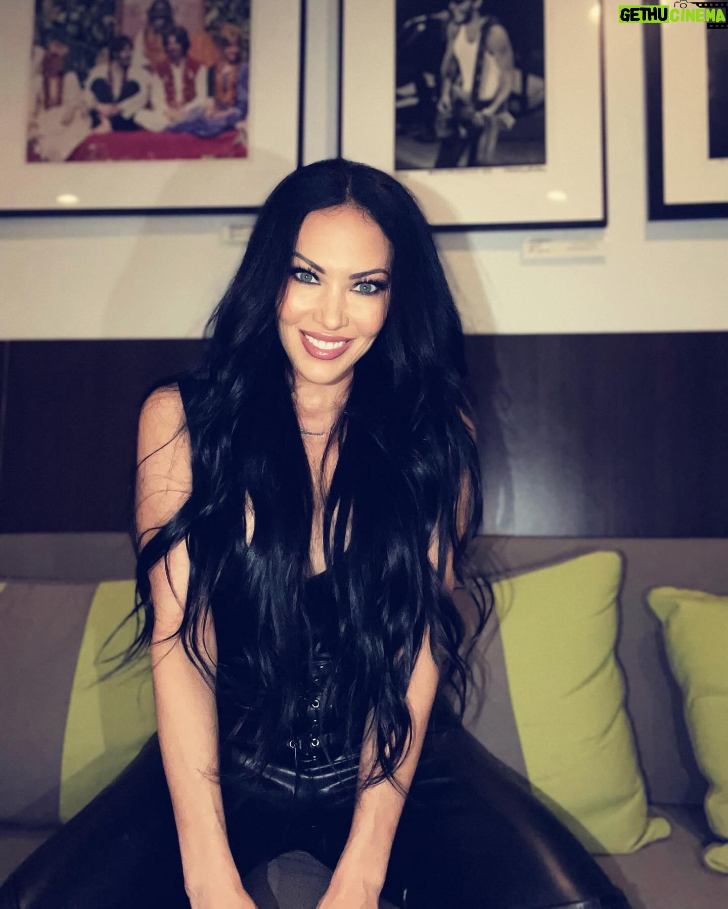 Carla Harvey - 5.7K Likes - A little California a whole lotta rock n roll, just what the doctor ordered 🥃#sunsetmarquis #hollywood #tilnexttime #blackhair #blackleather