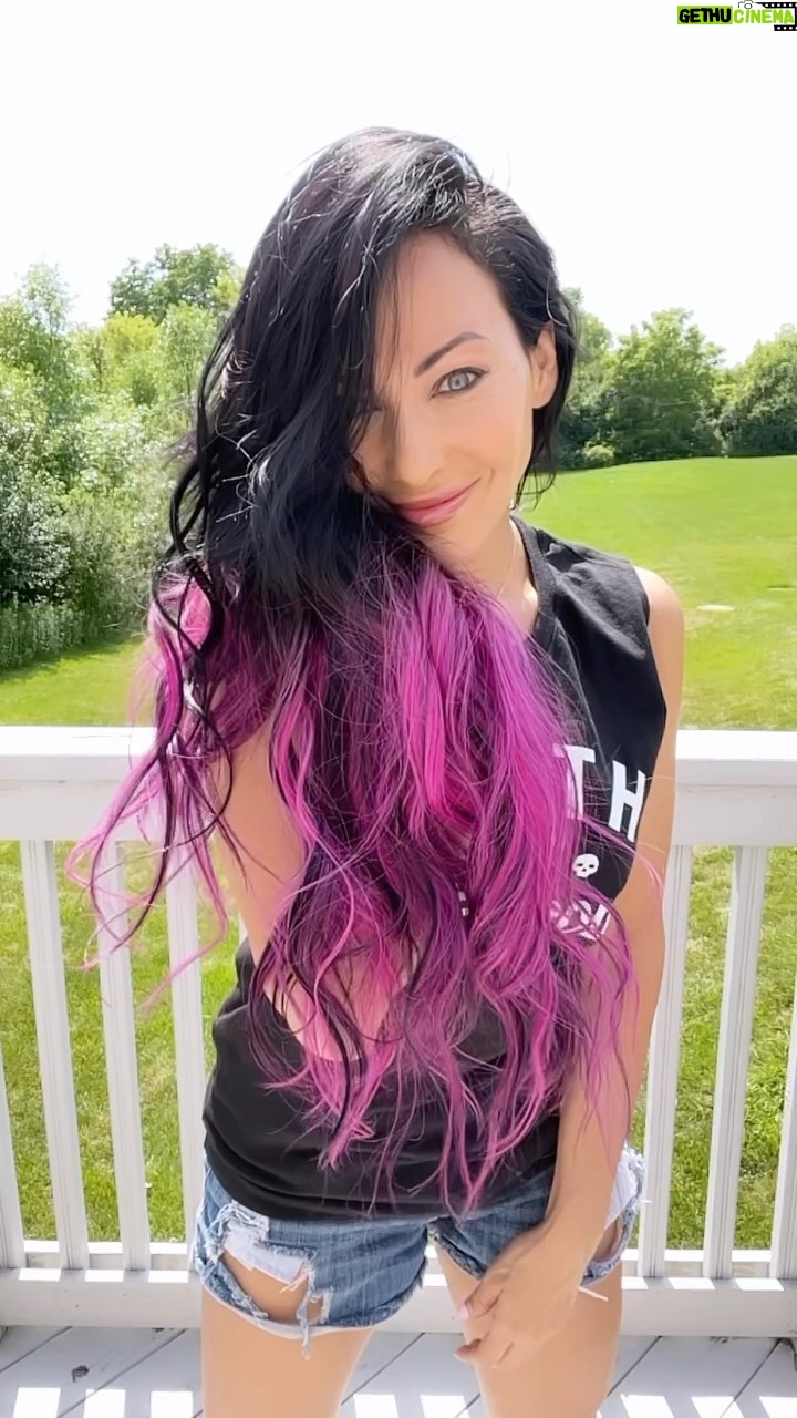 Carla Harvey - 11.7K Likes - A little pop of color for summer🤩I was loving my black hair, but this is fun right? 🥳🥳 Thanks for getting me ready for tour @hairvibesbypatricia @lushproextensions #butcherbabies #fuschiahair ❤️Check out #dreamingincolor from our new release #eyeforaneye