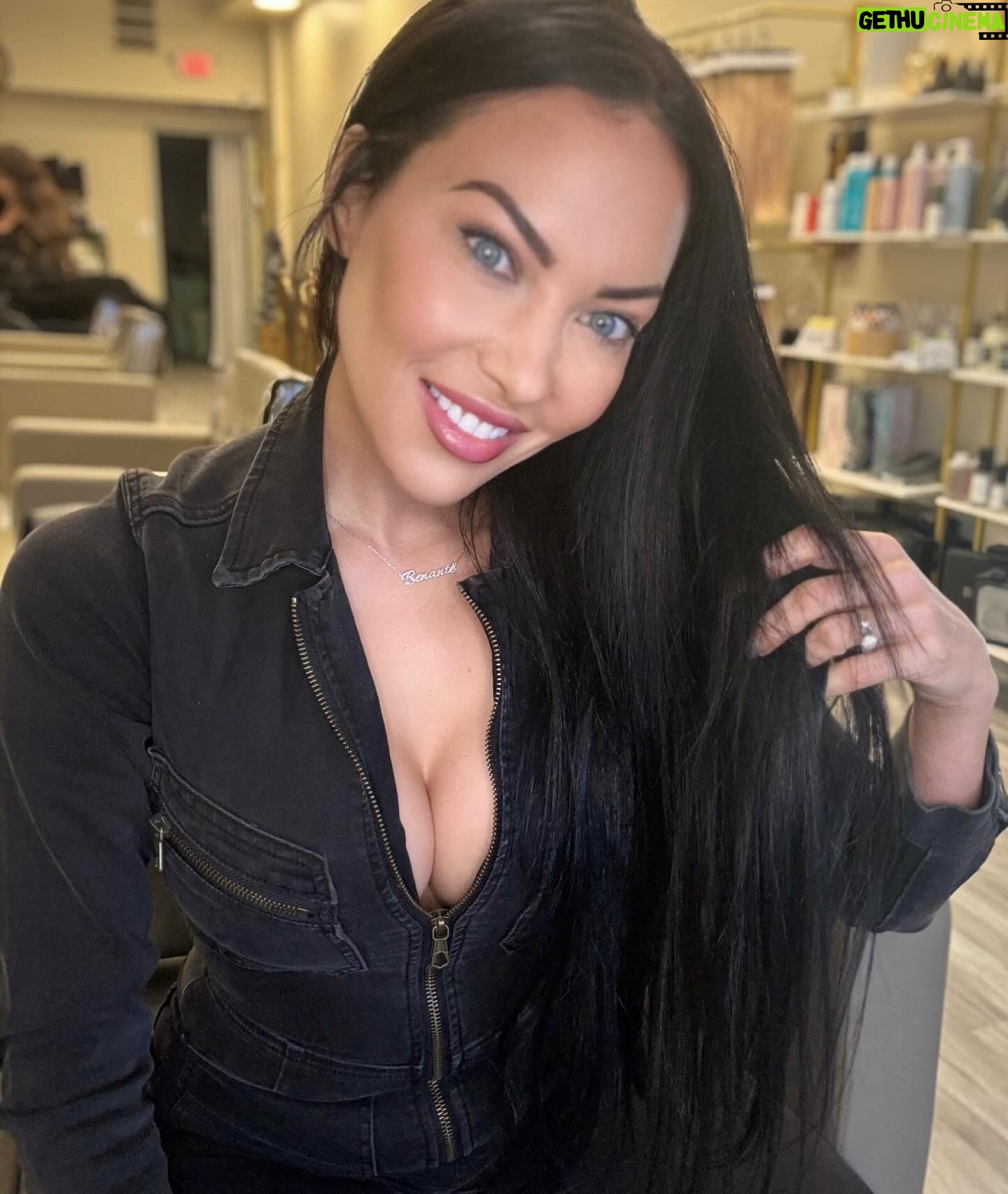 Carla Harvey - 5.9K Likes - That magical natural high that can only be achieved by getting your hair and eyebrows done on the same day 🤣🤣🤣 Thanks for an afternoon of belly laughs and black hair dye @hairvibesbypatricia @hairbytaylor.made @hiddengemsalon_ loved seeing your new spot @brittsbeautyinc 🫶🏽